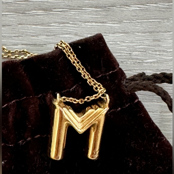 Louis Vuitton Essential M necklace - Picture 2 of 5